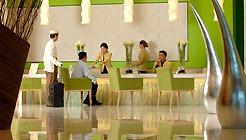 威海海悦建国饭店(威海)前台接待 前台接待