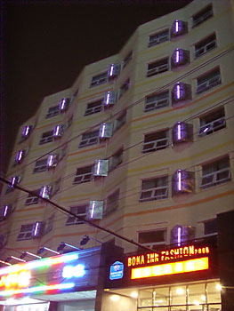 郑州百纳连锁酒店(郑州红旗路店)酒店外观 酒店外观