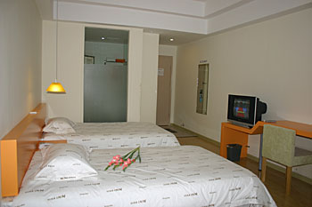 郑州百纳连锁酒店(郑州红旗路店)休闲双床房 休闲双床房