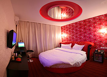 哈尔滨卓越宾馆(十字街店)浪漫圆床房 浪漫圆床房