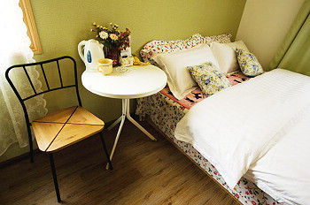 杭州半瓶子旅舍花园大床房 花园大床房