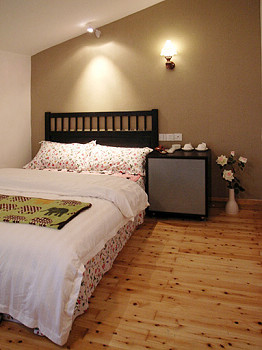 杭州半瓶子旅舍花园大床房 花园大床房