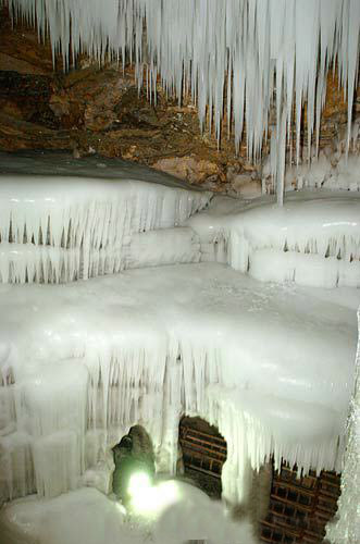 逃离酷暑 国内12处避暑冰洞推荐