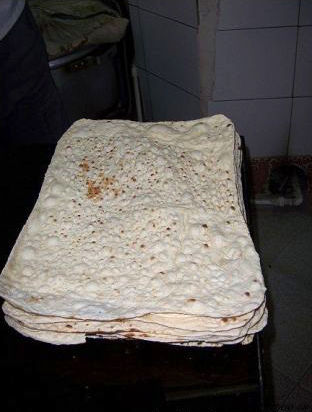 去伊朗街头寻找美食 奶油蛋糕论公斤卖