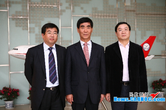 原川航集团总裁蓝新国同志出任董事长兼法人代表,原四川省国资委党委